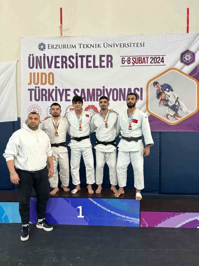 ZBEÜ öğrencilerinden judoda büyük başarı
